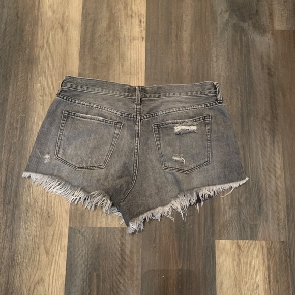 Free‎ People/We the Free Loving Goid Vivrations denim shorts in black. Worn 4x - Picture 10 of 10